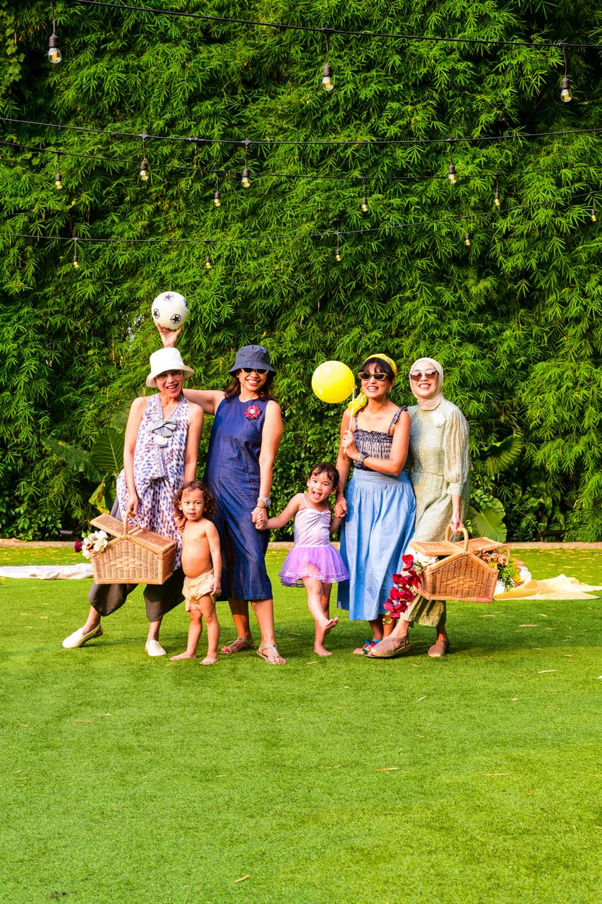 Holiday Picnic Market